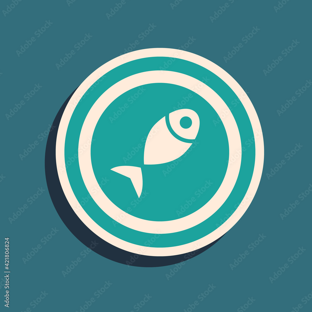 Obraz premium Green Served fish on a plate icon isolated on green background. Long shadow style. Vector