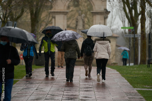 Vitoria (País Vasco) Primer día de temporal en el norte de España. Lluvia y frio. centro de la ciudad.