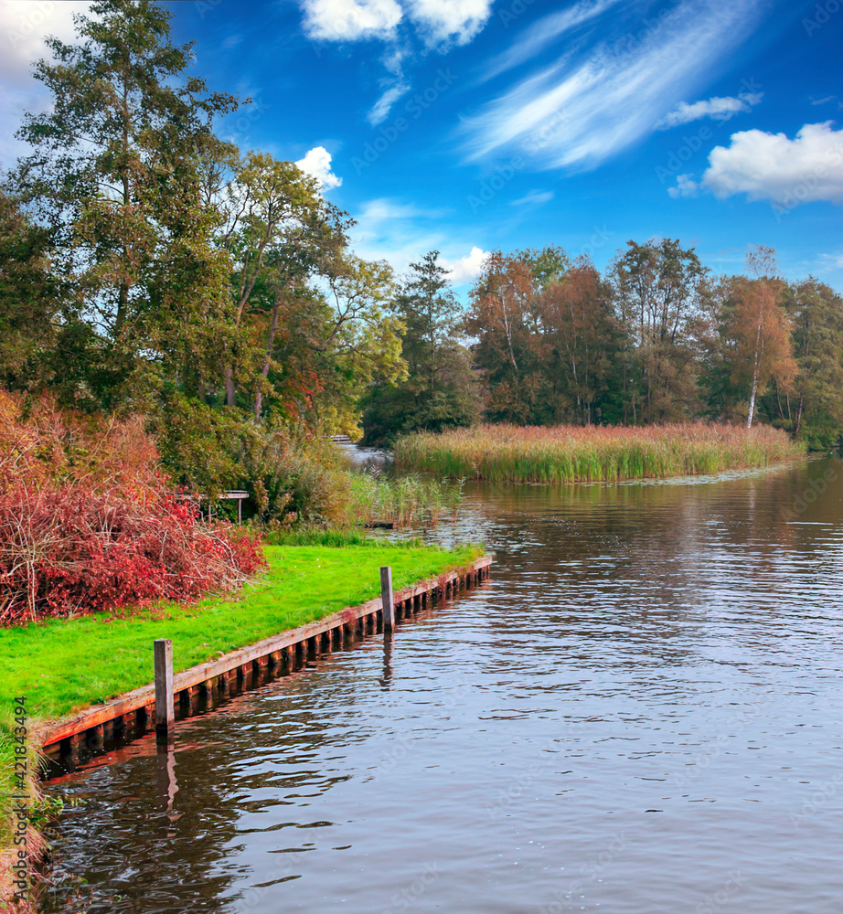 Canals in Giethoorn Canals in Giethoorn