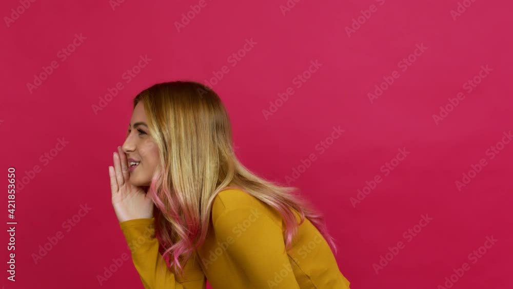 Young blonde woman shouting to the lateral and announcing something over isolated background Young blonde woman shouting to the lateral and announcing something over isolated background
