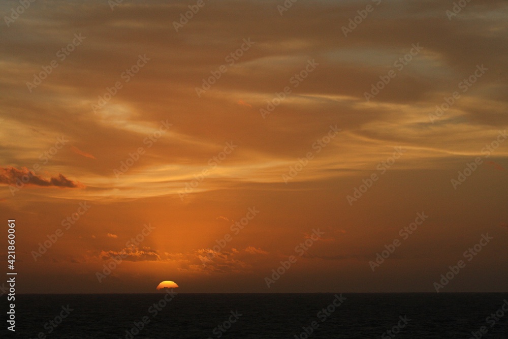 Sonneaufgang über dem Ozean