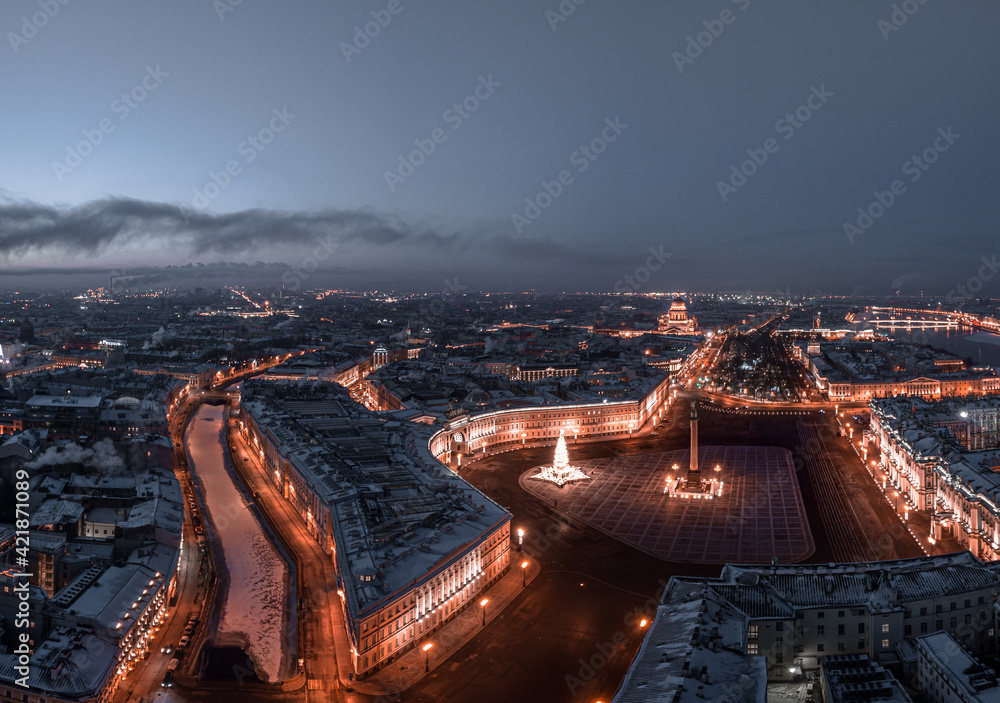 palace square in St. Petersburg