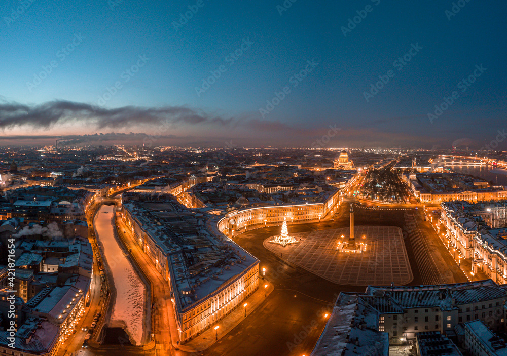 palace square in St. Petersburg