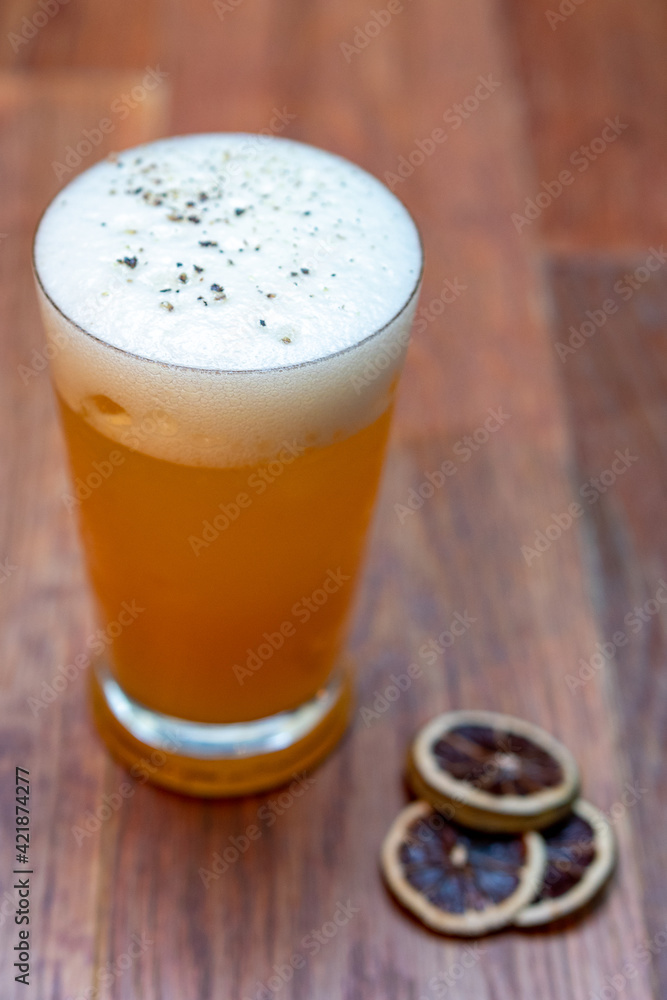 Bebida, coctel de naranja, espuma de limon para el verano Bebida, coctel de naranja, espuma de limon para el verano