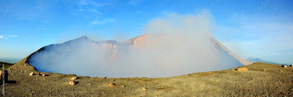 Sur le volcan Telica au Nicaragua