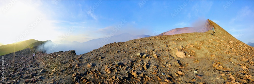 Sur le volcan Telica au Nicaragua