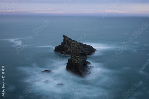 Les rochers et la mer