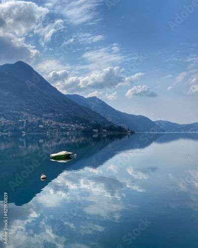 Riflessi sul Lago di Como