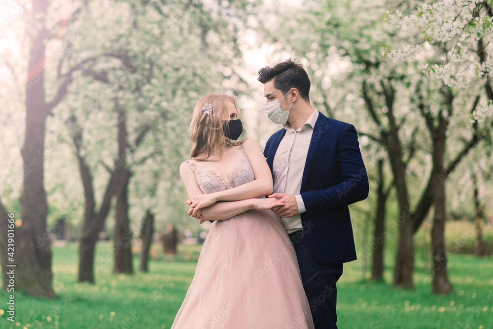 Naklejka premium Newlyweds after marriage registration in masks, during a coronavirus infection