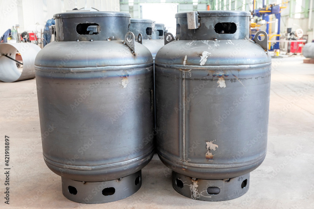 Lpg cylinders manufacturing. The gas cylinder belongs to the transportable refillable welded steel cylinder, is a wide range of special equipment. Lpg cylinders manufacturing. The gas cylinder belongs to the transportable refillable welded steel cylinder, is a wide range of special equipment.