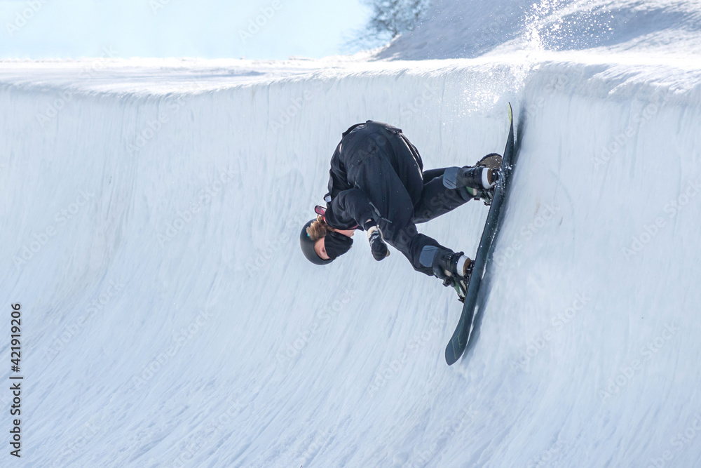 People are enjoying half-pipe skiing / snowboarding	