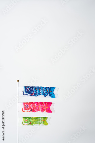 白バックにミニチュア鯉のぼり