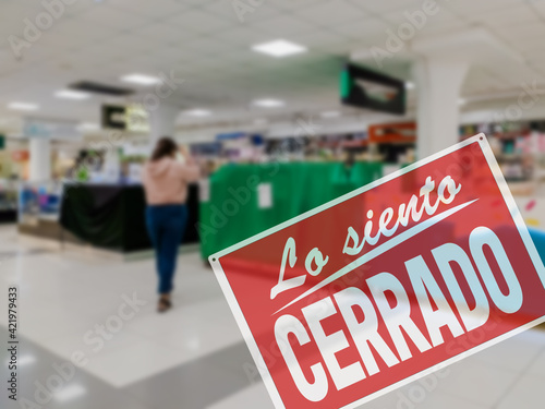 SORRY WE ARE CLOSED inscription in Spanish. Empty stores work restriction during global pandemic of Covid-19