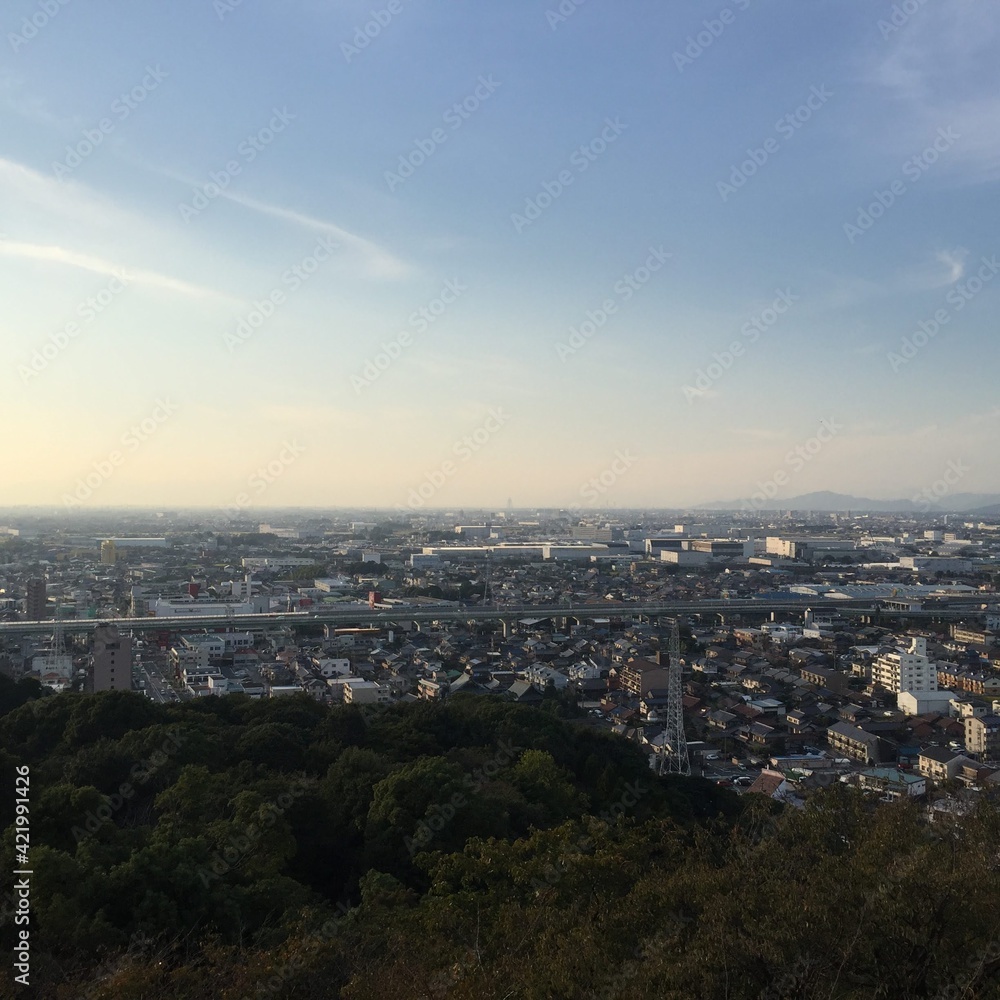 小牧山城からの景色＿空と街と森