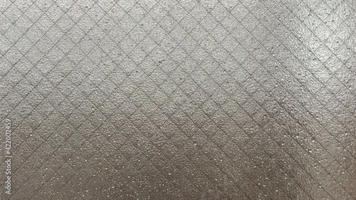窓を伝う雨粒　梅雨イメージ