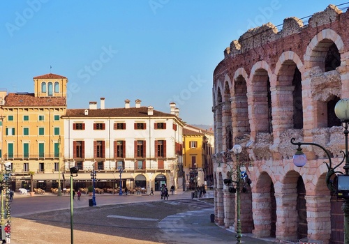 Piazza Bra, o più semplicemente la Bra, è la più grande piazza di Verona, situata nel suo centro storico