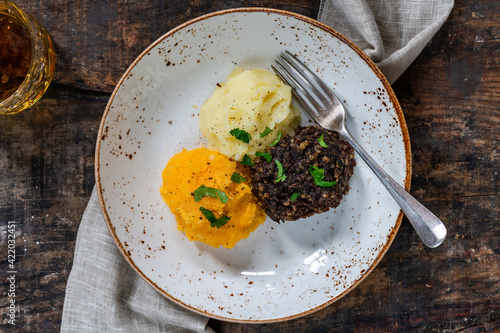 Bild auf Leinwand Haggis, neeps and tatties