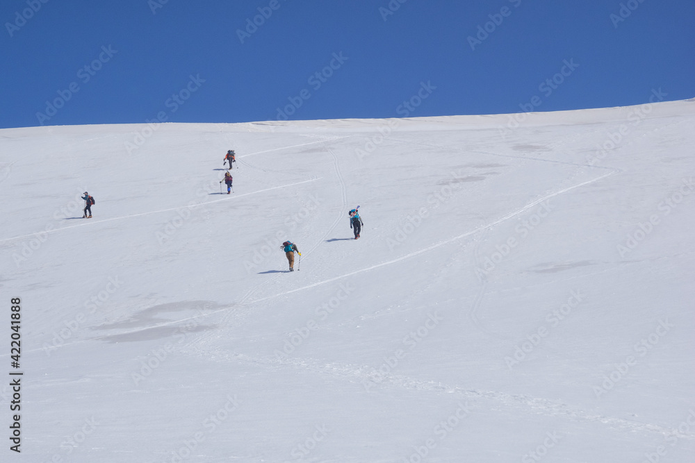 雪面を登る