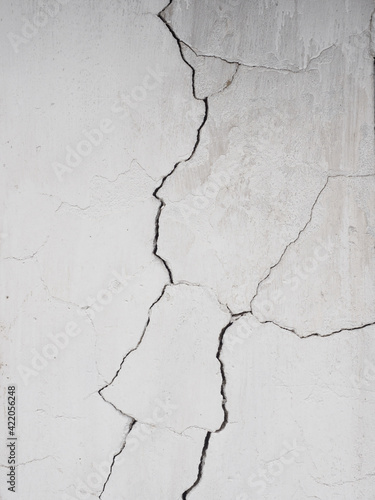Cracks on the white wall.