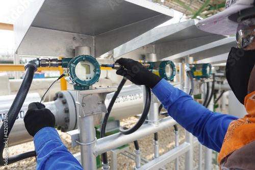 Temperature transmitter during install the power cable for measuring in steam system in gas pipeline.