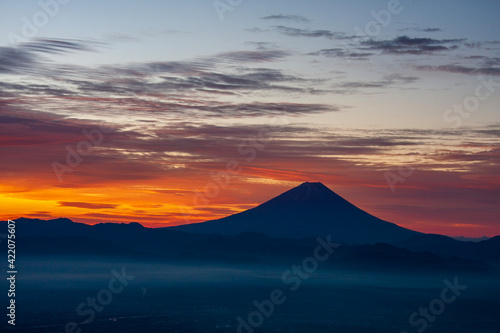 mountain at sunset © ＨａｐｐＹ　Ｌｉｆｅ。