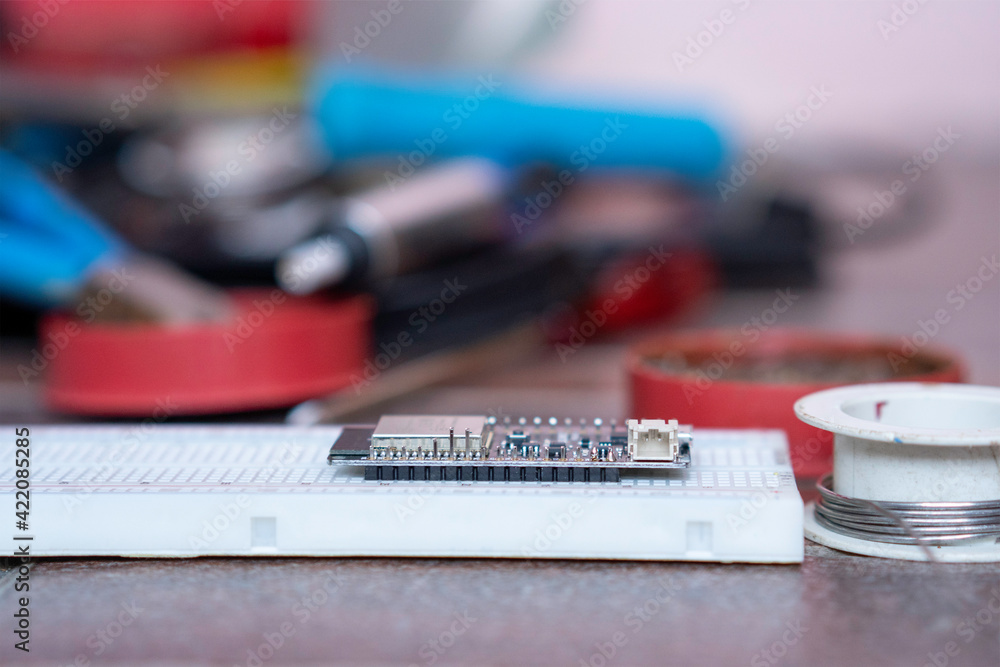 Microcontrollers on an experimental board, Used to learn about the Internet of Things. (Study IoT) Microcontrollers on an experimental board, Used to learn about the Internet of Things. (Study IoT)