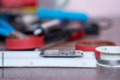 Microcontrollers on an experimental board, Used to learn about the Internet of Things. (Study IoT)