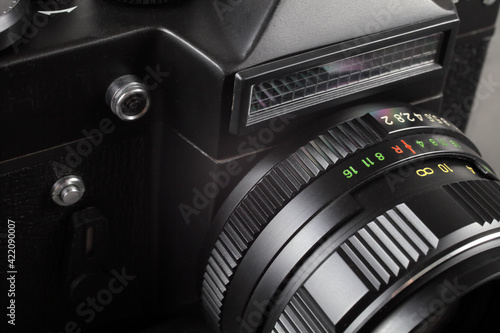 Old film SLR camera, close-up, selective focus © Богдан Стеблянко