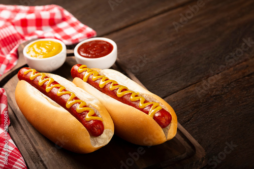Foto Hot dog with ketchup and yellow mustard.