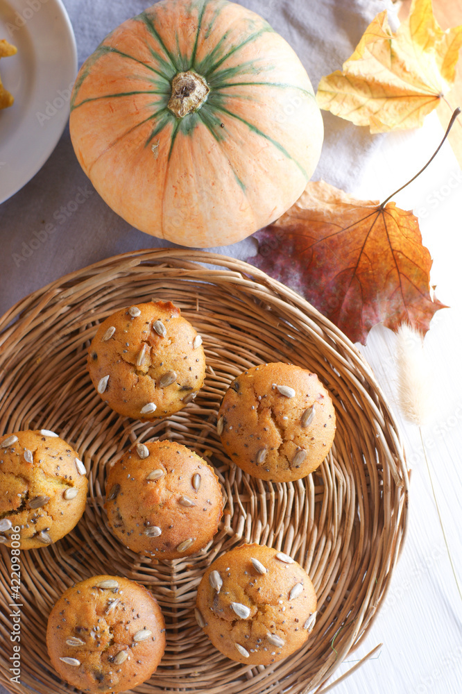 Fototapeta premium Autumn and fragrant pumpkin cupcakes.