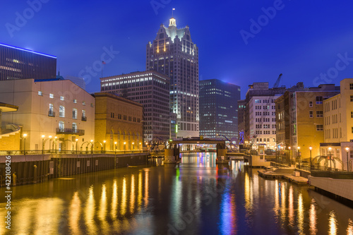 Milwaukee, Wisconsin, USA downtown skyline on the Milwaukee River