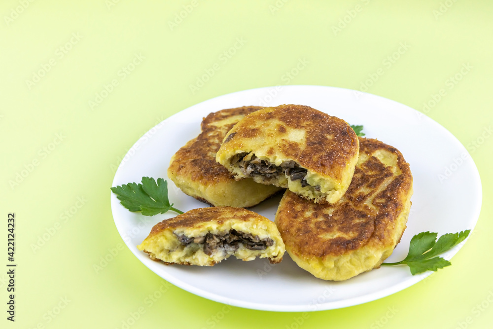 fried lean potato pies with mushroom filling fried lean potato pies with mushroom filling