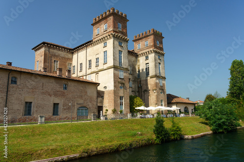 Bikeway along the Naviglio Grande, Palazzo Archinto at Robecco © Claudio Colombo