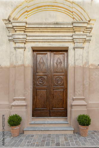 portone d ingresso dell oratorio San Giuseppe di Isola Dovarese