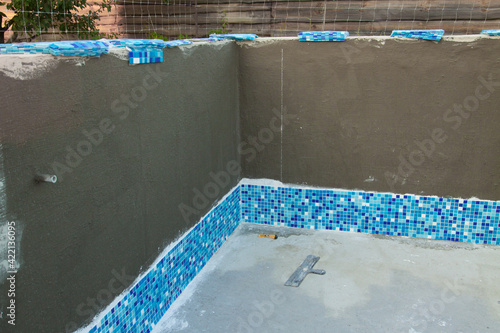 industrial tiler builder swimming pool
