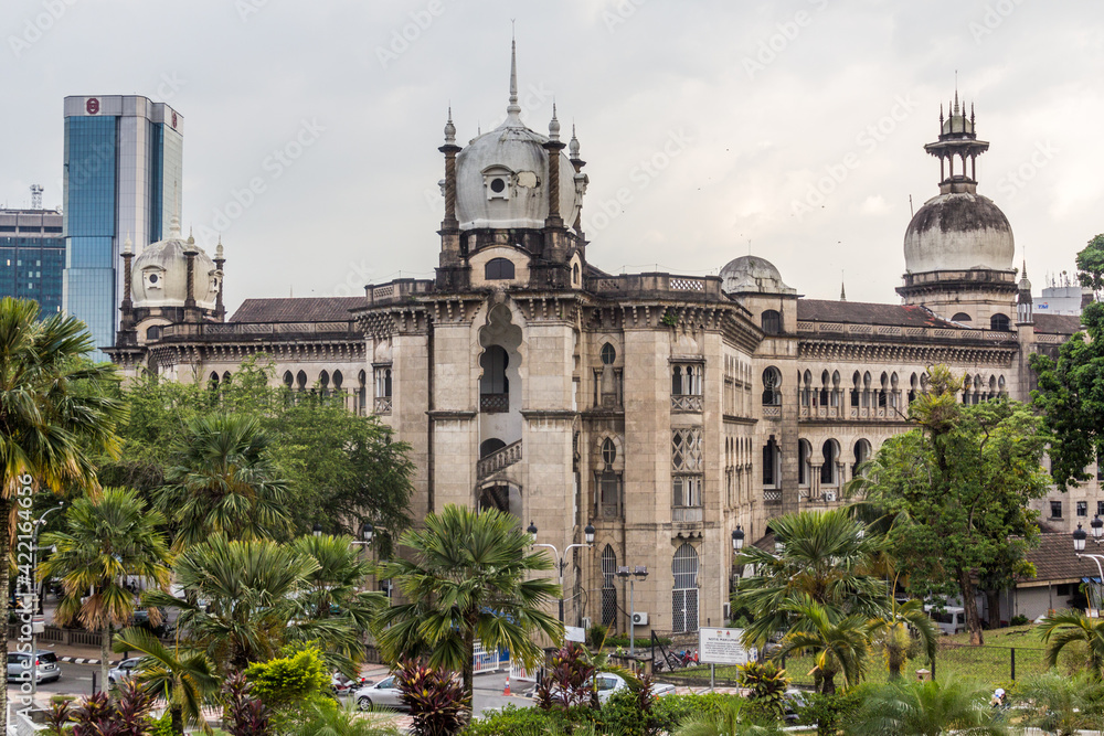 Obraz premium KUALA LUMPUR, MALAYSIA - MARCH 23, 2018: Malayan Railway Administration Building in Kuala Lumpur, Malaysia