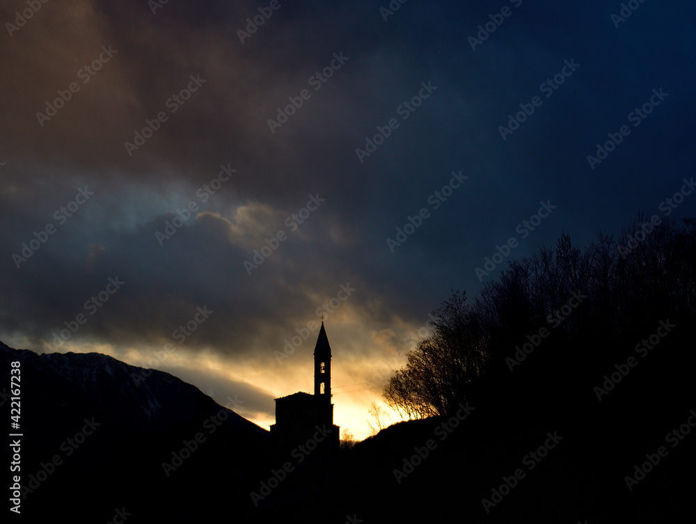 Obraz premium Take refuge in the faith during the storm