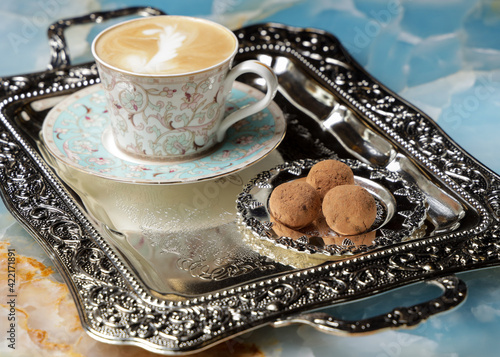 Bild auf Leinwand cappuccino with chocolate candy on a tray