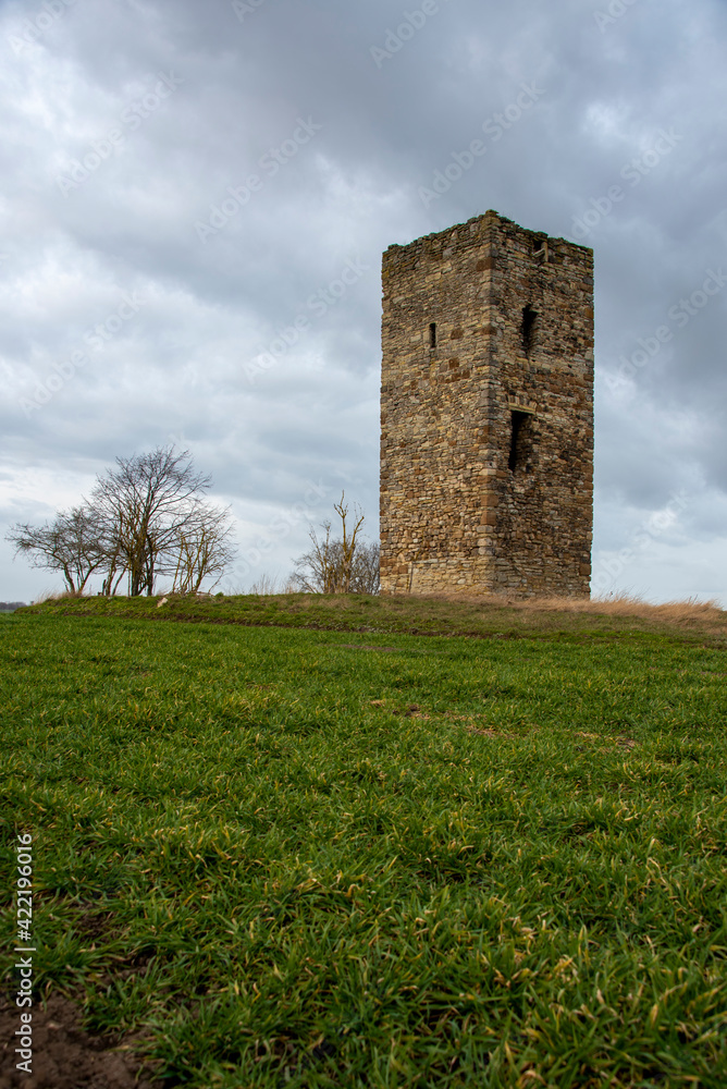 Deutschland, Sachsen-Anhalt, Wanzleben, aus Feldsteinen errichteter Wachturm, die Blaue Warte aus dem Jahr 1438. Deutschland, Sachsen-Anhalt, Wanzleben, aus Feldsteinen errichteter Wachturm, die Blaue Warte aus dem Jahr 1438.
