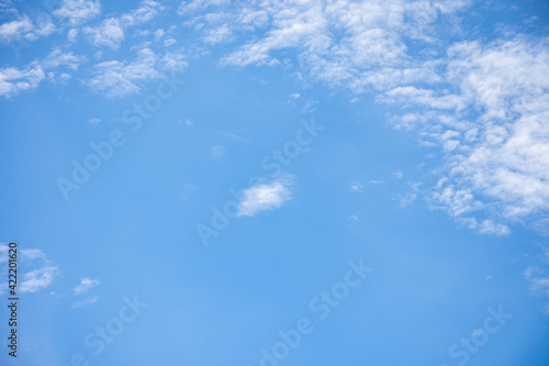 blue sky with clouds Céu azul e nuvens