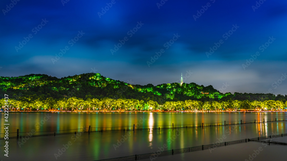 Fototapeta premium Night view of Hangzhou