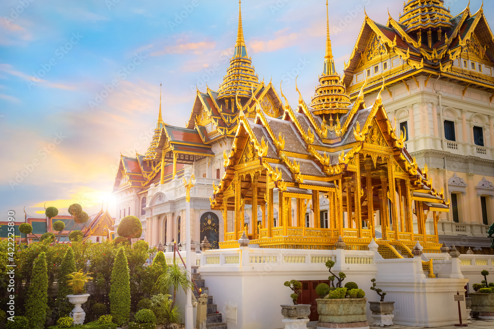 Fototapeta premium The Grand Palace of Thailand in bangkok, built in 1782, made up of numerous buildings, halls, pavilions set around open lawns, gardens and courtyards