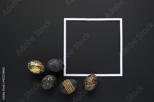 Wall Mural Black easter eggs with gold pattern on black