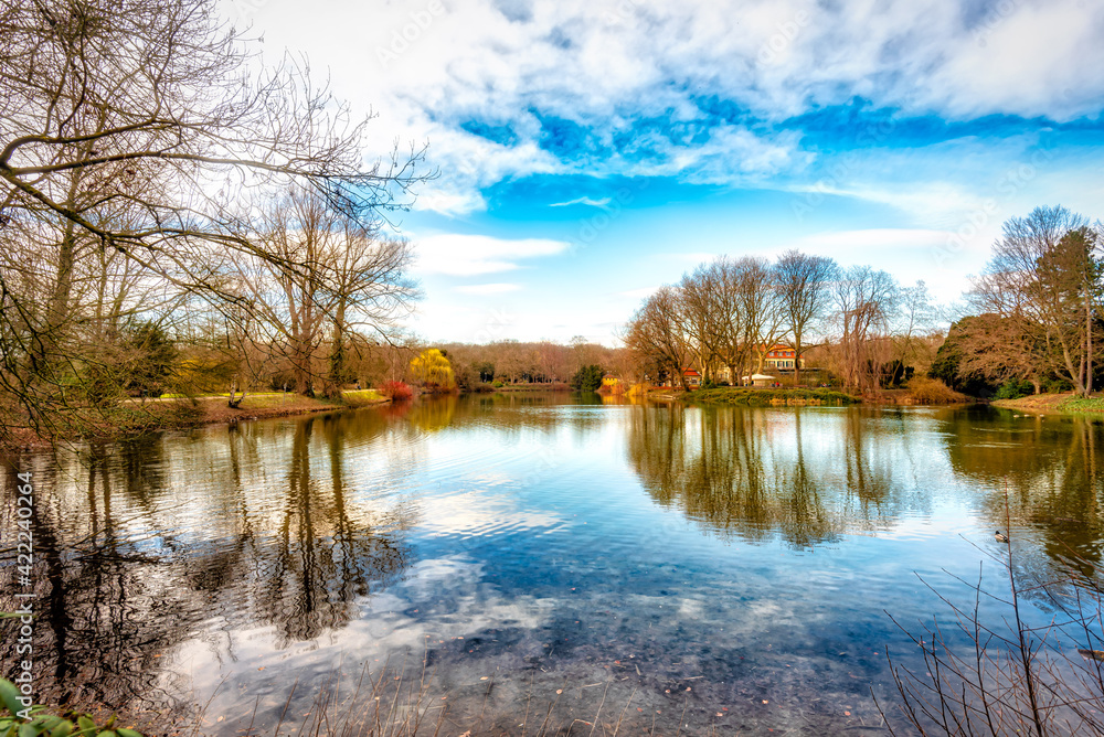 Spiegelung im See von Schloss Berge in Gelsenkirchen