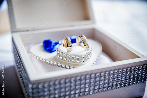 Kolczyki ślubne, biżuteria, ślub i wesele, dekoracja, kryształy, komplet   photo