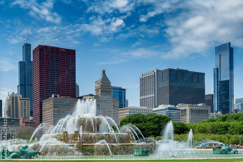 Buckingham fountain and Chicago City at sunny day, Chicago, Illinois, USA.