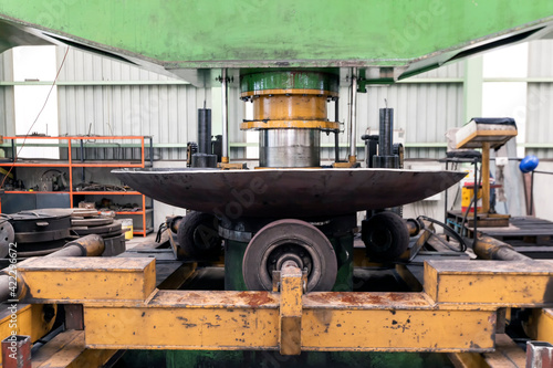 Εκτύπωση καμβά View of the torispherical (or flanged and dished head), hemispherical, semi ellipsoidal dished ends, klopper and korbbogen head manufacturing for pressure vessels