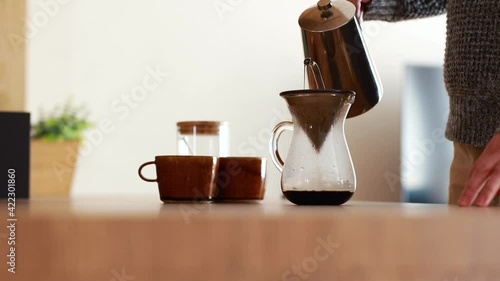 コーヒーを淹れる