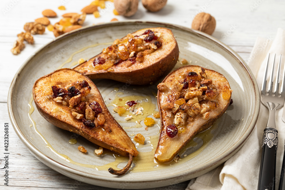 Sweet baked pears with honey Sweet baked pears with honey