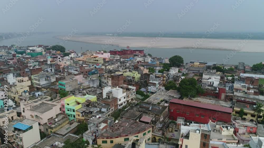 Ville de Varanasi (Bénarès) dans l'Uttar Pradesh en Inde vue du ciel Ville de Varanasi (Bénarès) dans l'Uttar Pradesh en Inde vue du ciel